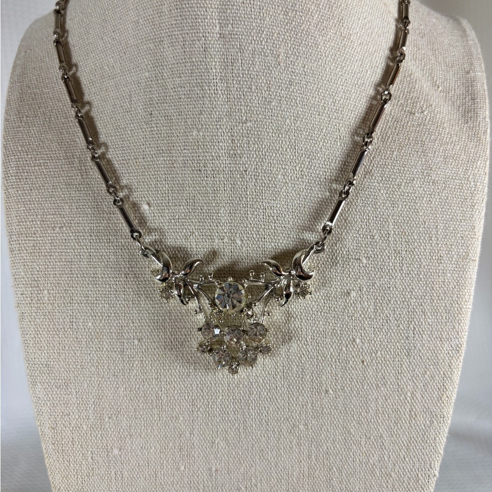 Elegant Vintage Mid-Century Silver Tone Rhinestone Necklace